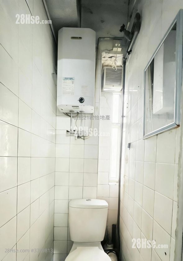 On Cheung House Sell 2 Bedrooms , 1 Bathroom 325 ft²