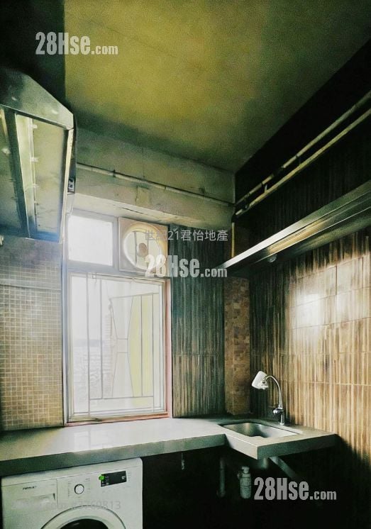 On Cheung House Sell 2 Bedrooms , 1 Bathroom 325 ft²