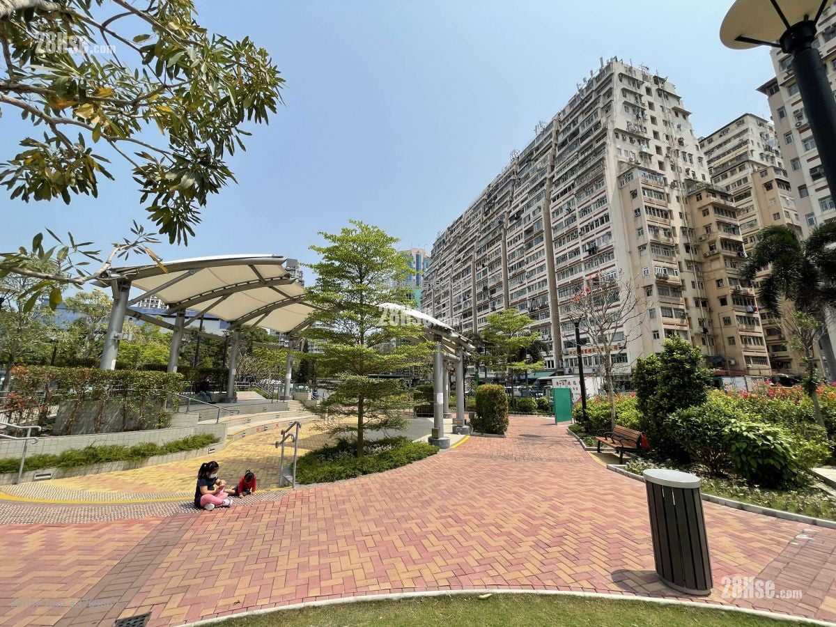 Man Wai Building Sell 3 Bedrooms 565 ft²