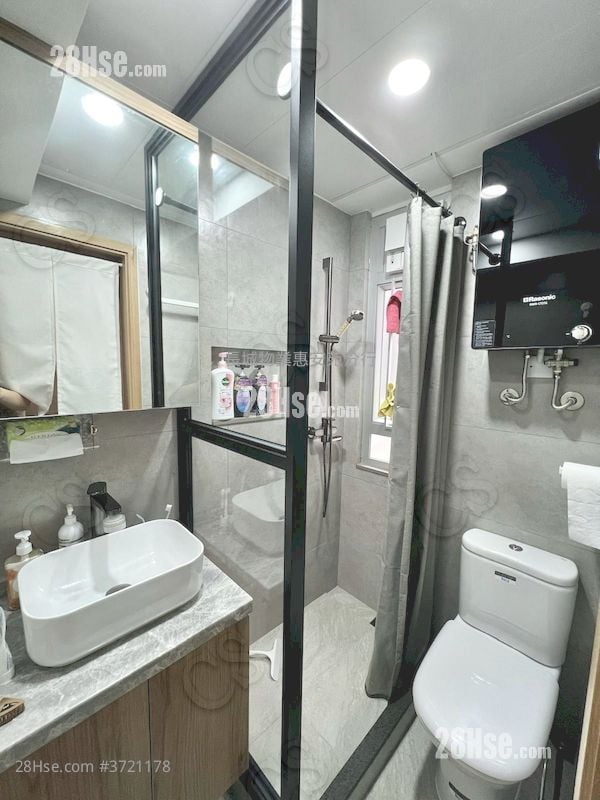 Tak Fat Building Sell 1 Bedroom , 1 Bathroom 259 ft²