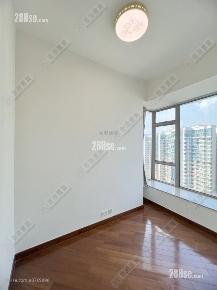 一号银海 售盘 3 房 , 2 浴室 746 平方尺