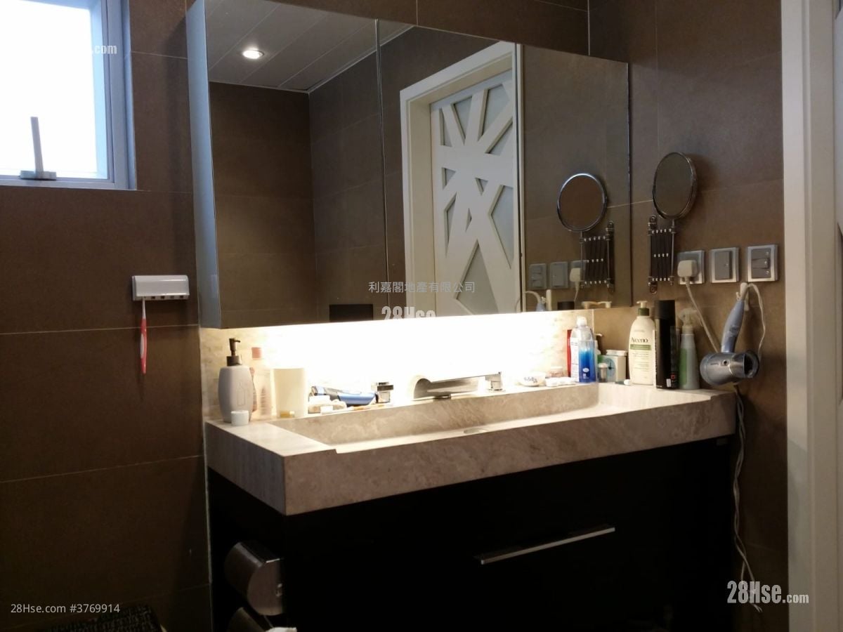 Kowloon Tong Court Sell 3 Bedrooms , 3 Bathrooms 978 ft²