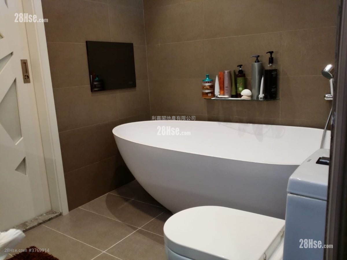 Kowloon Tong Court Sell 3 Bedrooms , 3 Bathrooms 978 ft²