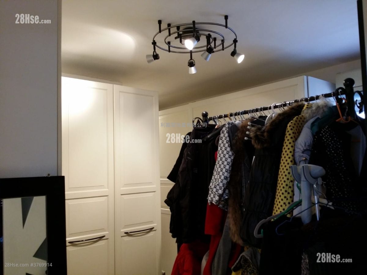 Kowloon Tong Court Sell 3 Bedrooms , 3 Bathrooms 978 ft²