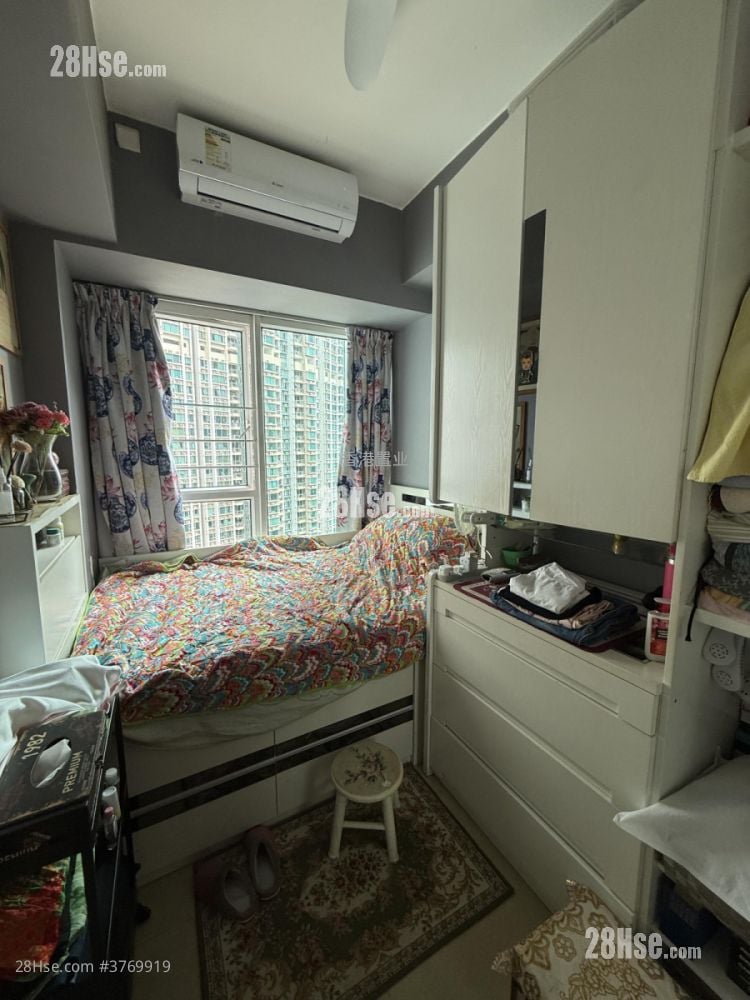 The Capitol Sell 3 Bedrooms , 2 Bathrooms 729 ft²