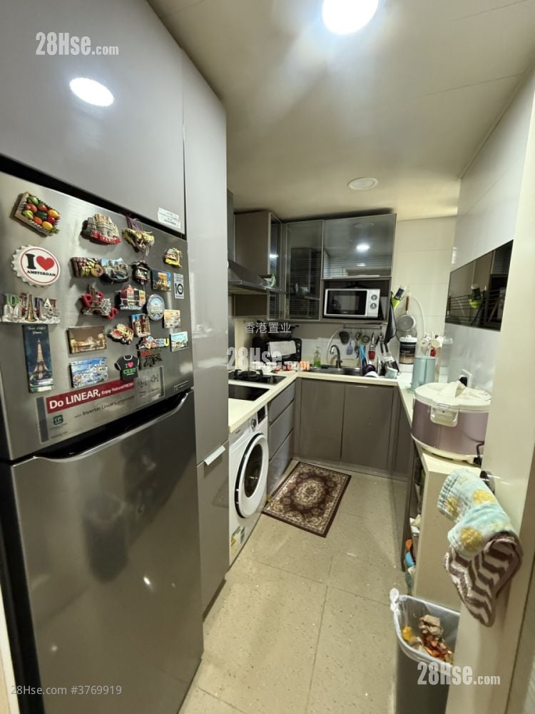 The Capitol Sell 3 Bedrooms , 2 Bathrooms 729 ft²