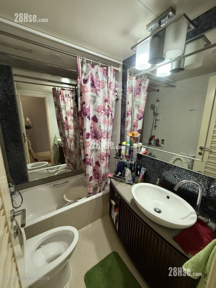 The Capitol Sell 3 Bedrooms , 2 Bathrooms 729 ft²