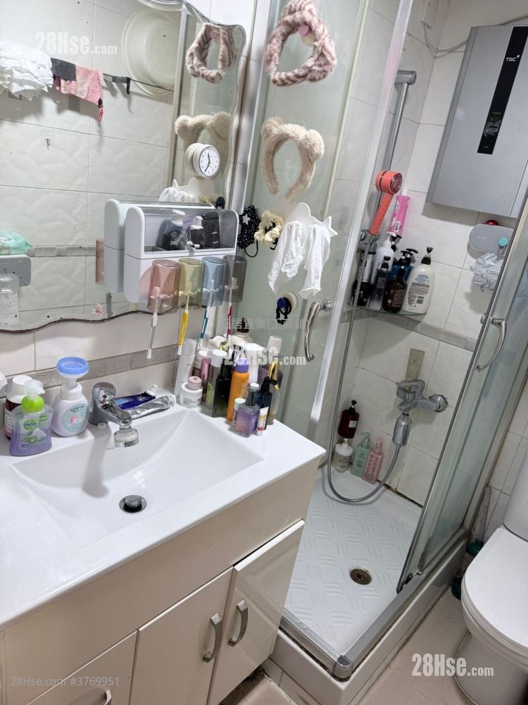 Koway Court Sell 2 Bedrooms , 1 Bathroom 396 ft²