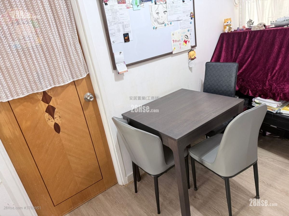 Koway Court Sell 2 Bedrooms , 1 Bathroom 396 ft²