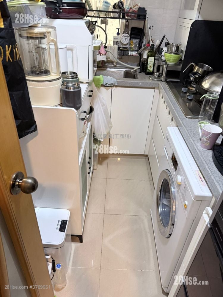 Koway Court Sell 2 Bedrooms , 1 Bathroom 396 ft²