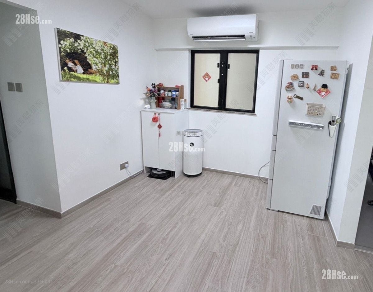 Nan Fung Plaza Sell 3 Bedrooms 608 ft²