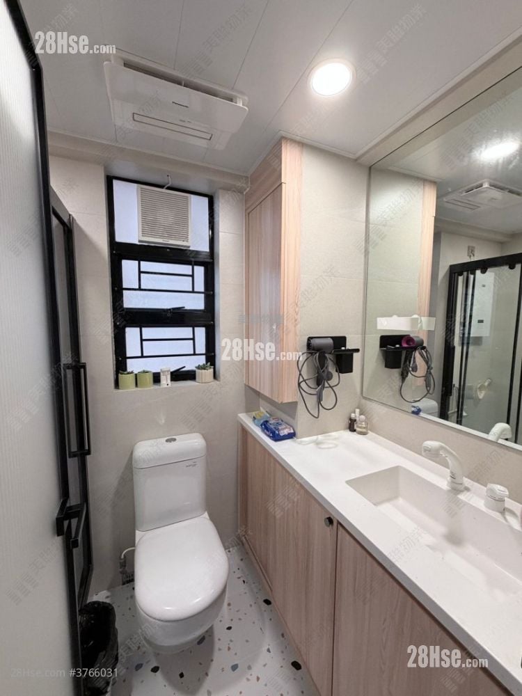 Nan Fung Plaza Sell 3 Bedrooms 608 ft²