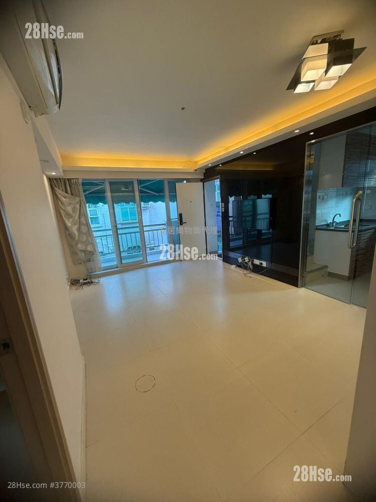 村屋 售盘 3 房 , 2 浴室 700 平方尺