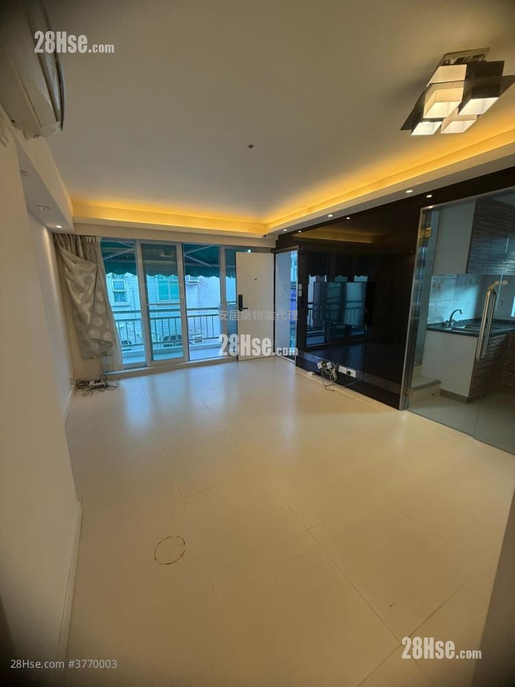 村屋 售盘 3 房 , 2 浴室 700 平方尺