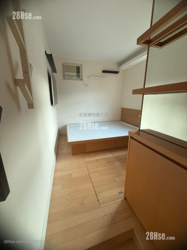 村屋 售盘 3 房 , 2 浴室 700 平方尺