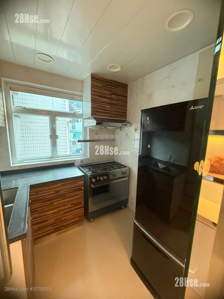 村屋 售盘 3 房 , 2 浴室 700 平方尺