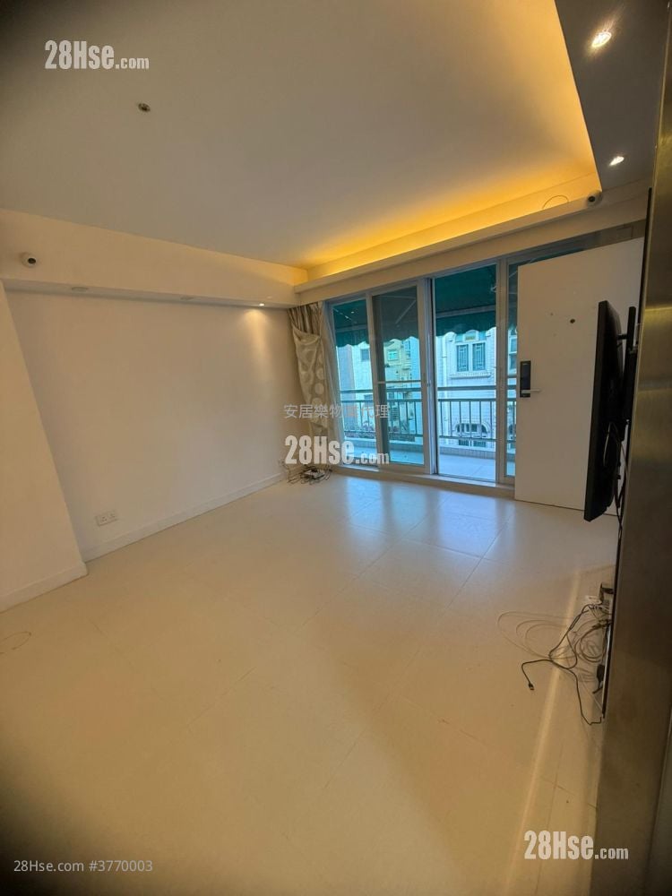 村屋 售盘 3 房 , 2 浴室 700 平方尺