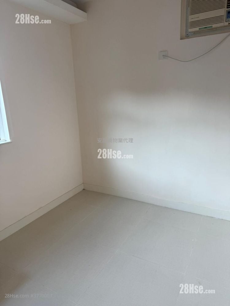 村屋 售盘 3 房 , 2 浴室 700 平方尺