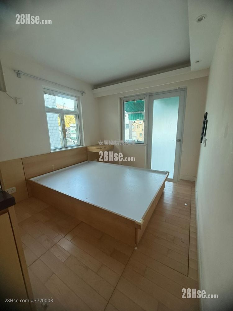 村屋 售盘 3 房 , 2 浴室 700 平方尺