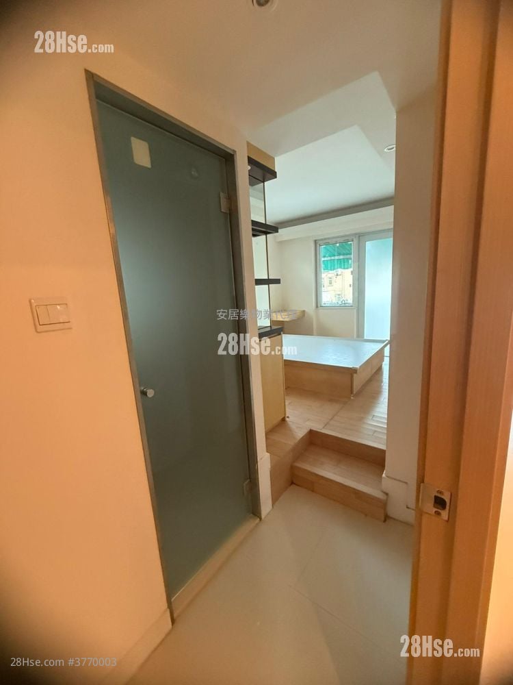 村屋 售盘 3 房 , 2 浴室 700 平方尺