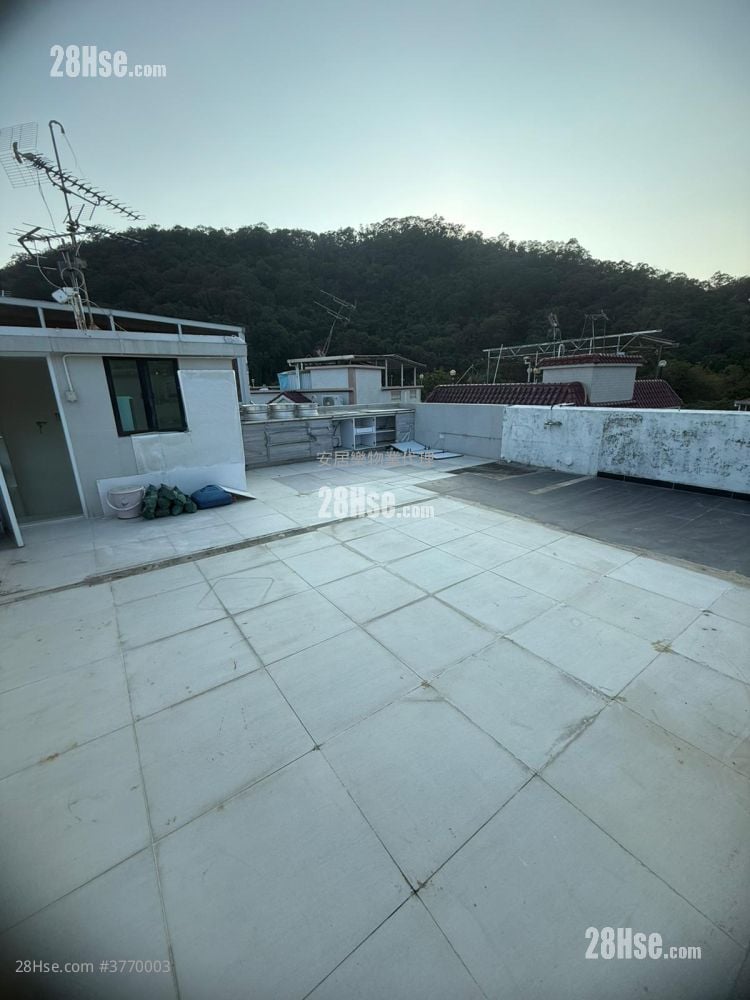 村屋 售盘 3 房 , 2 浴室 700 平方尺