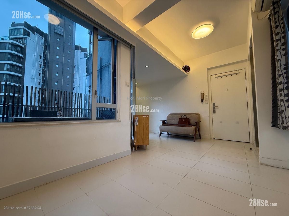 Cheerful Court Sell Studio , 1 Bathroom 256 ft²