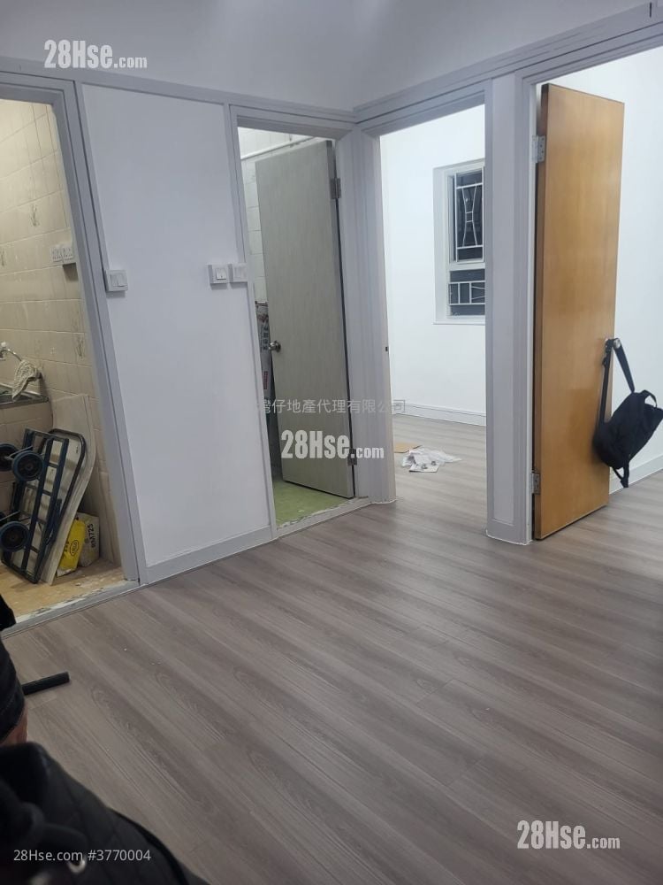 Sing Kong Building Sell 2 Bedrooms 307 ft²