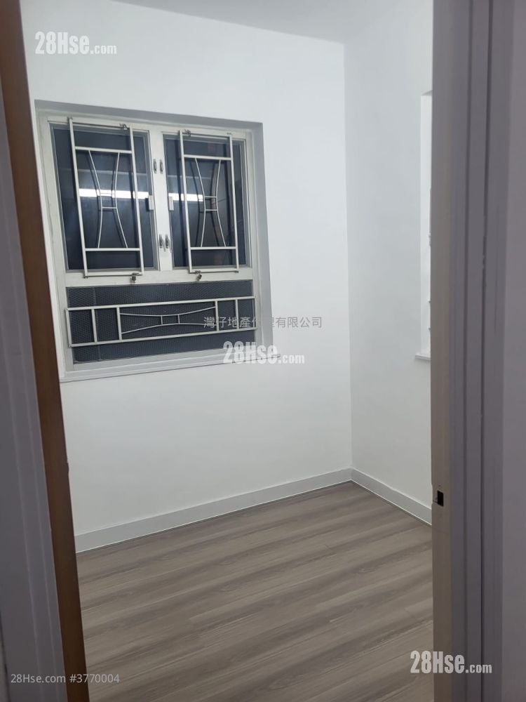 Sing Kong Building Sell 2 Bedrooms 307 ft²