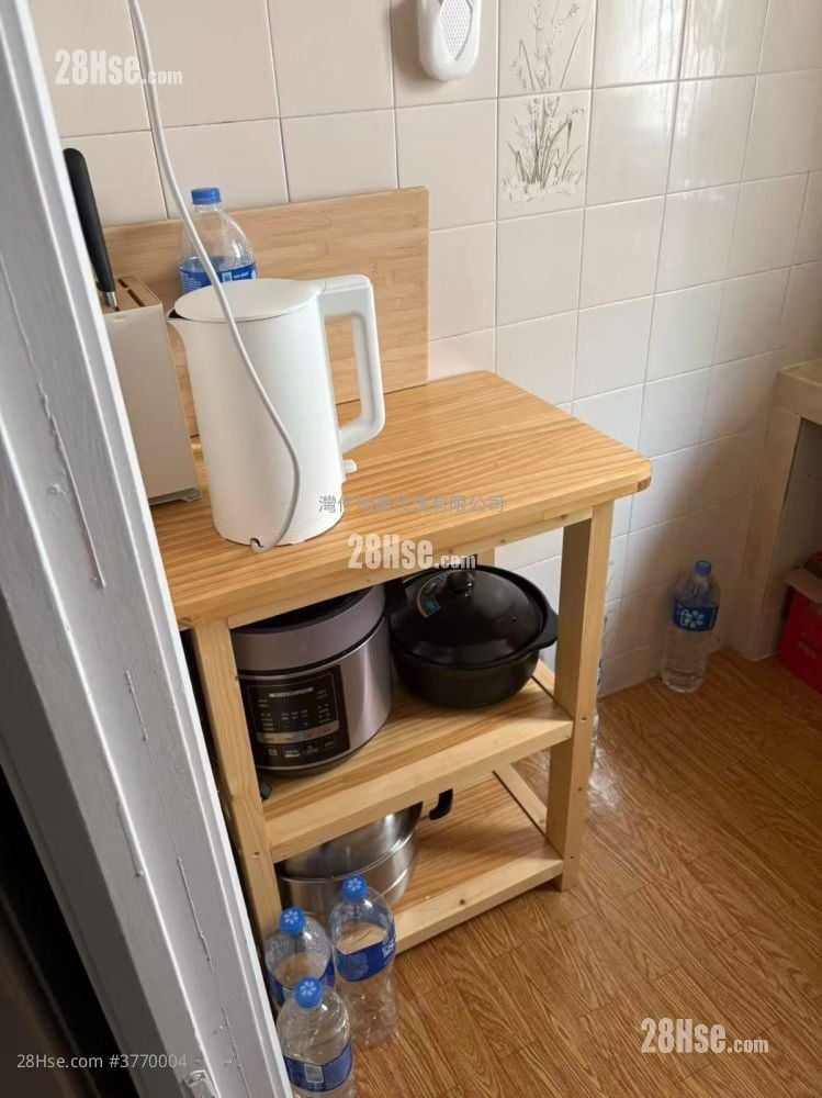 Sing Kong Building Sell 2 Bedrooms 307 ft²