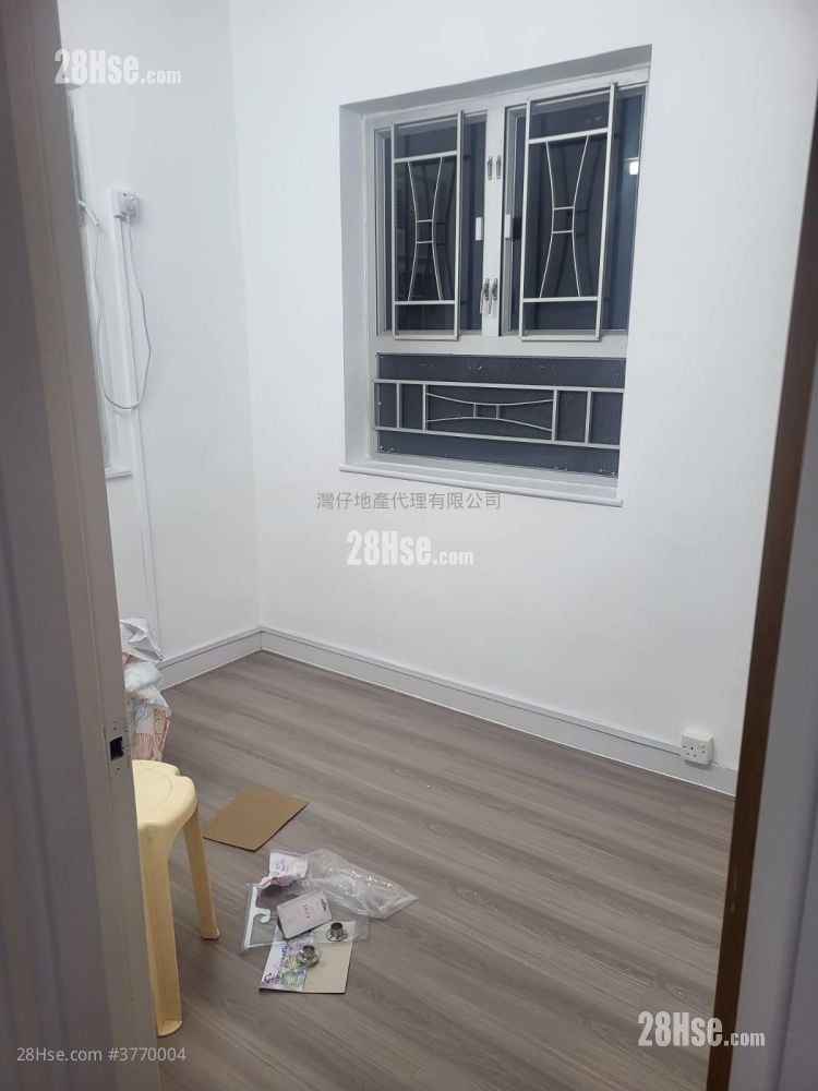 Sing Kong Building Sell 2 Bedrooms 307 ft²