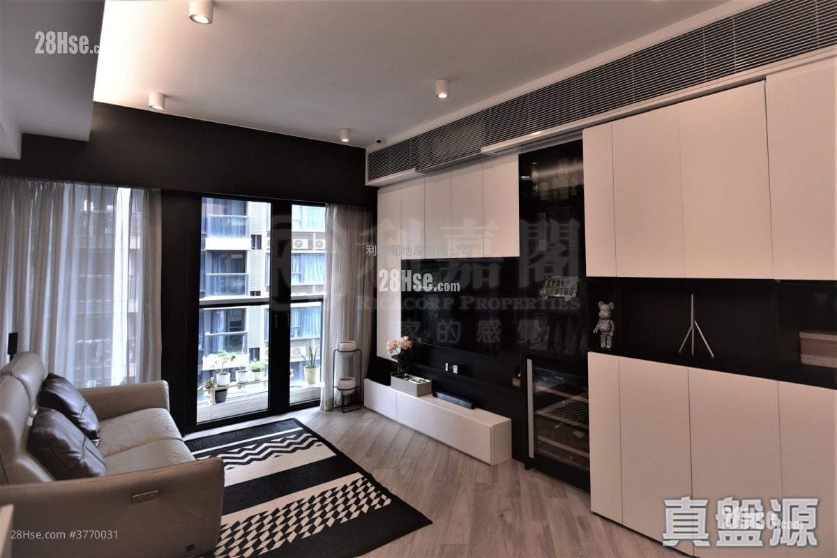 Fleur Pavilia Sell 3 Bedrooms 879 ft²