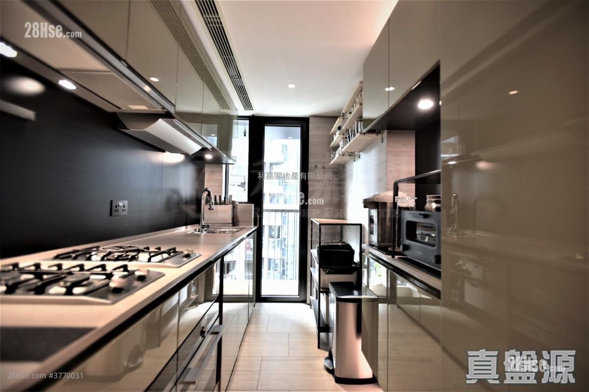 Fleur Pavilia Sell 3 Bedrooms 879 ft²