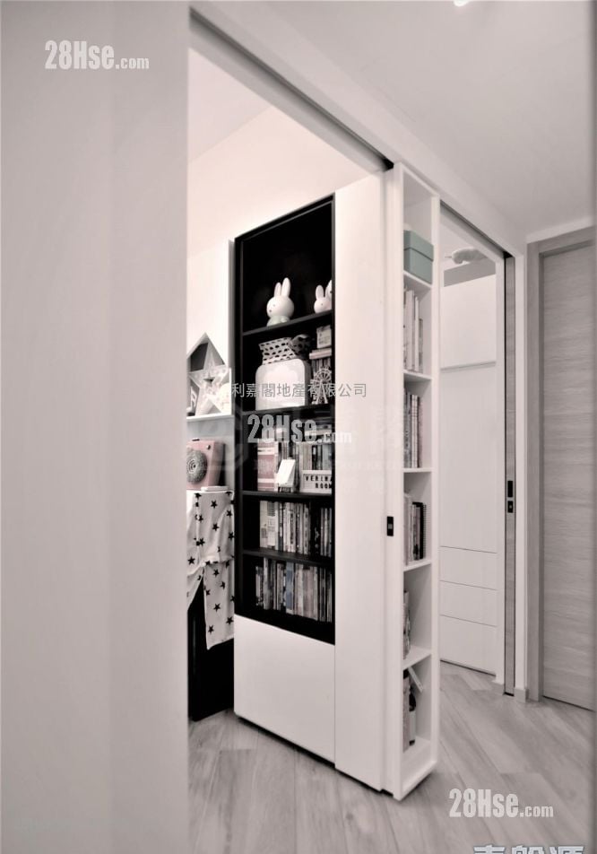 Fleur Pavilia Sell 3 Bedrooms 879 ft²