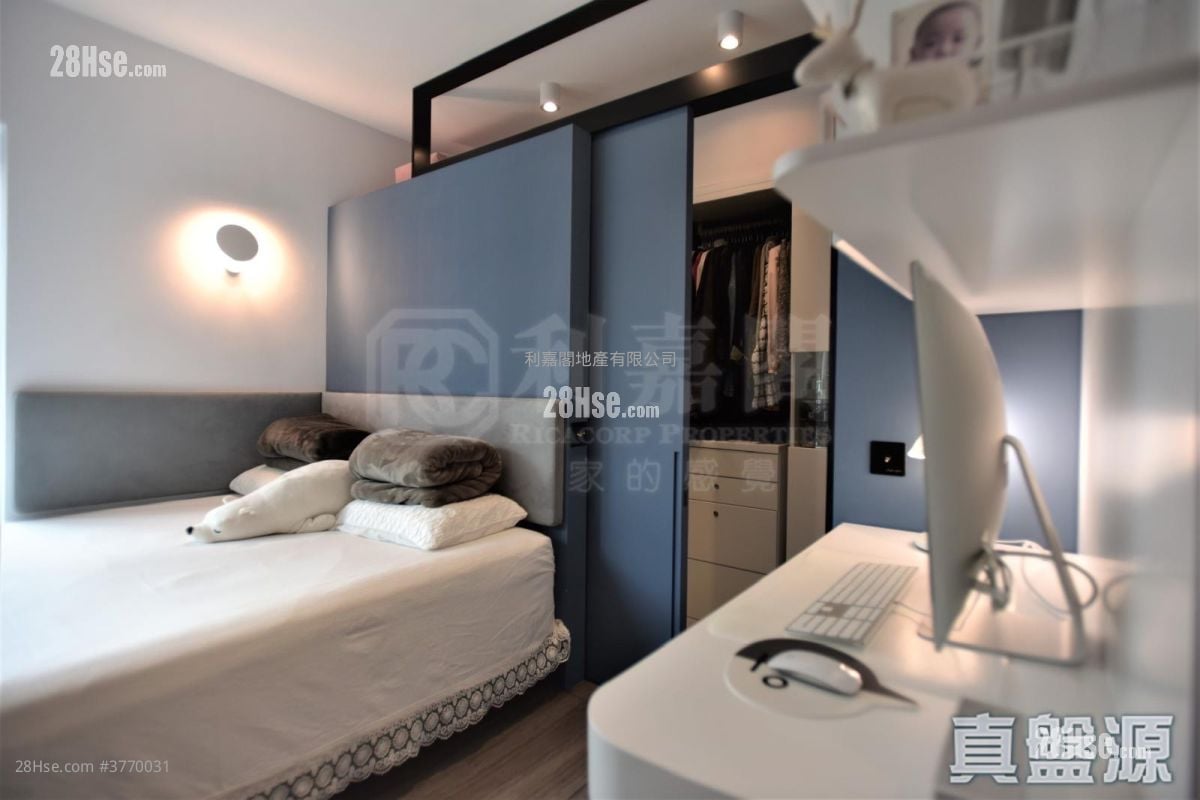 Fleur Pavilia Sell 3 Bedrooms 879 ft²