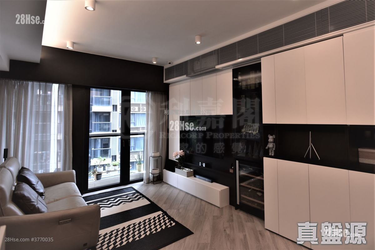 Fleur Pavilia Sell 3 Bedrooms 879 ft²