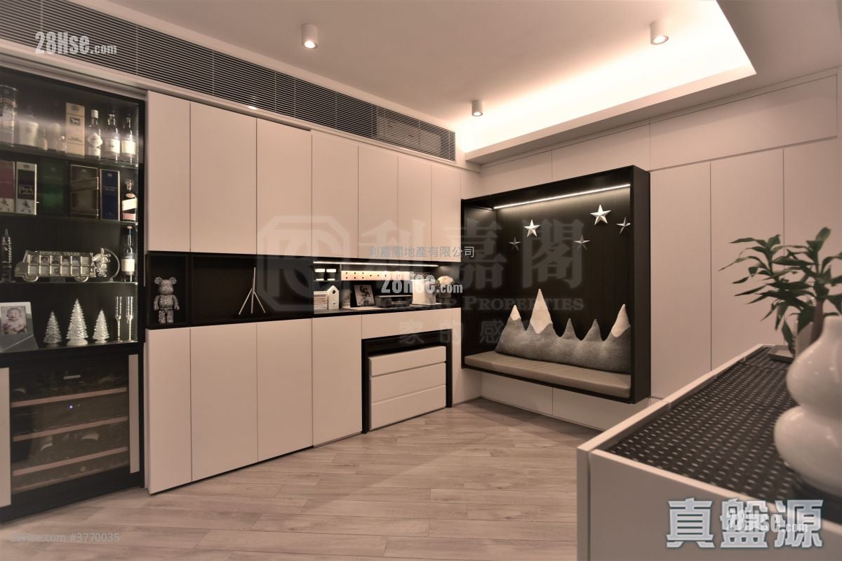 Fleur Pavilia Sell 3 Bedrooms 879 ft²