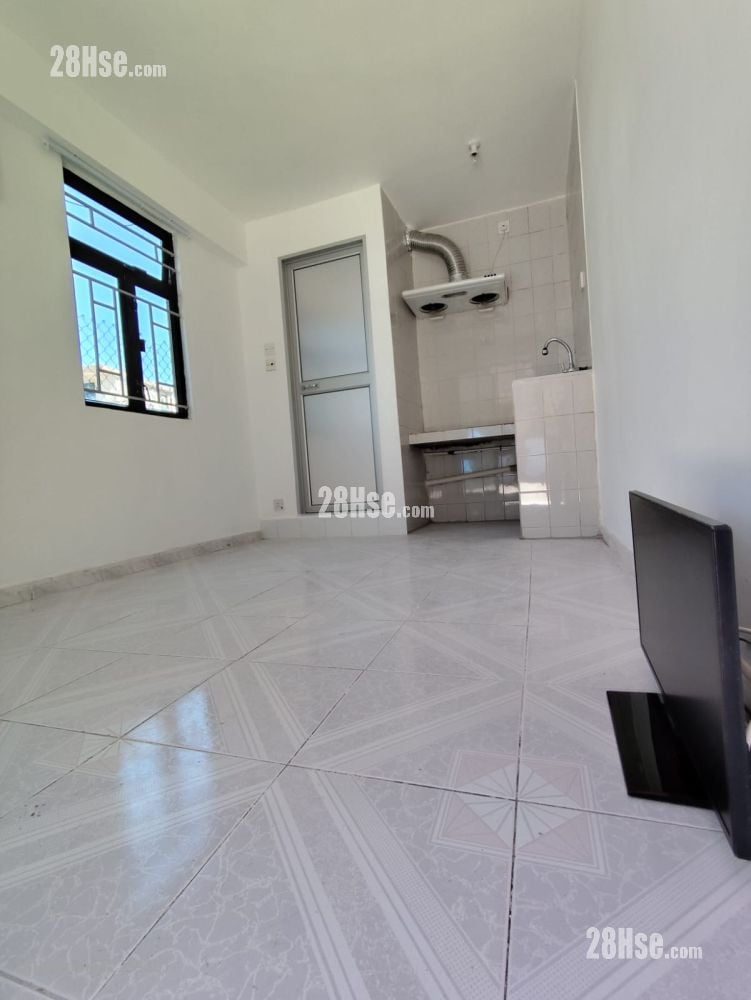 免佣单身首选,罕有特色村屋,独立厨厠,新装冷热齐,交通方便,门口小巴可直驳西铁