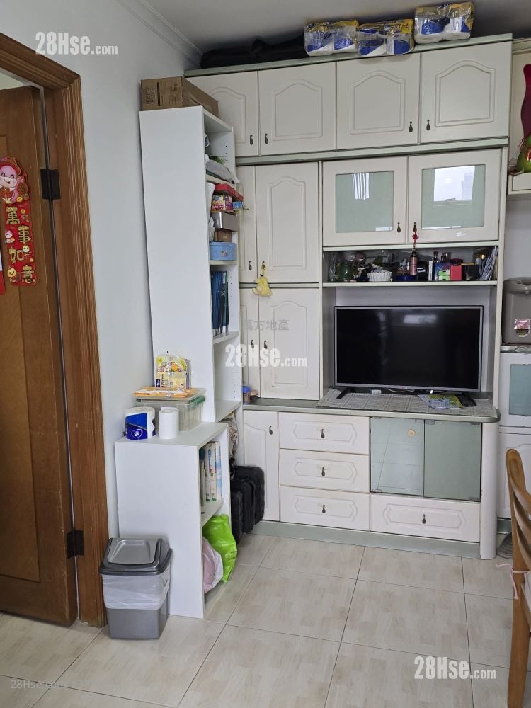 Kam Hay Court Sell 2 Bedrooms , 1 Bathroom 401 ft²