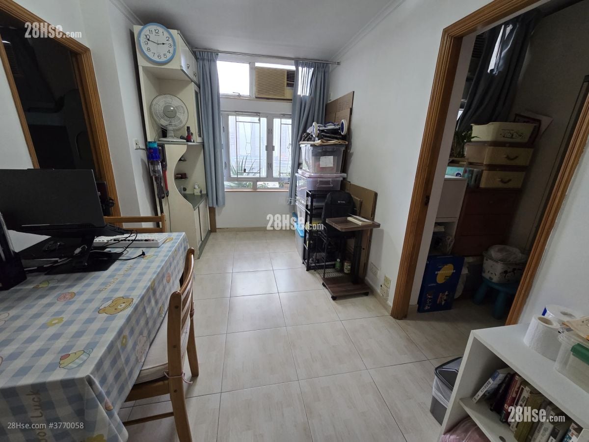 Kam Hay Court Sell 2 Bedrooms , 1 Bathroom 401 ft²