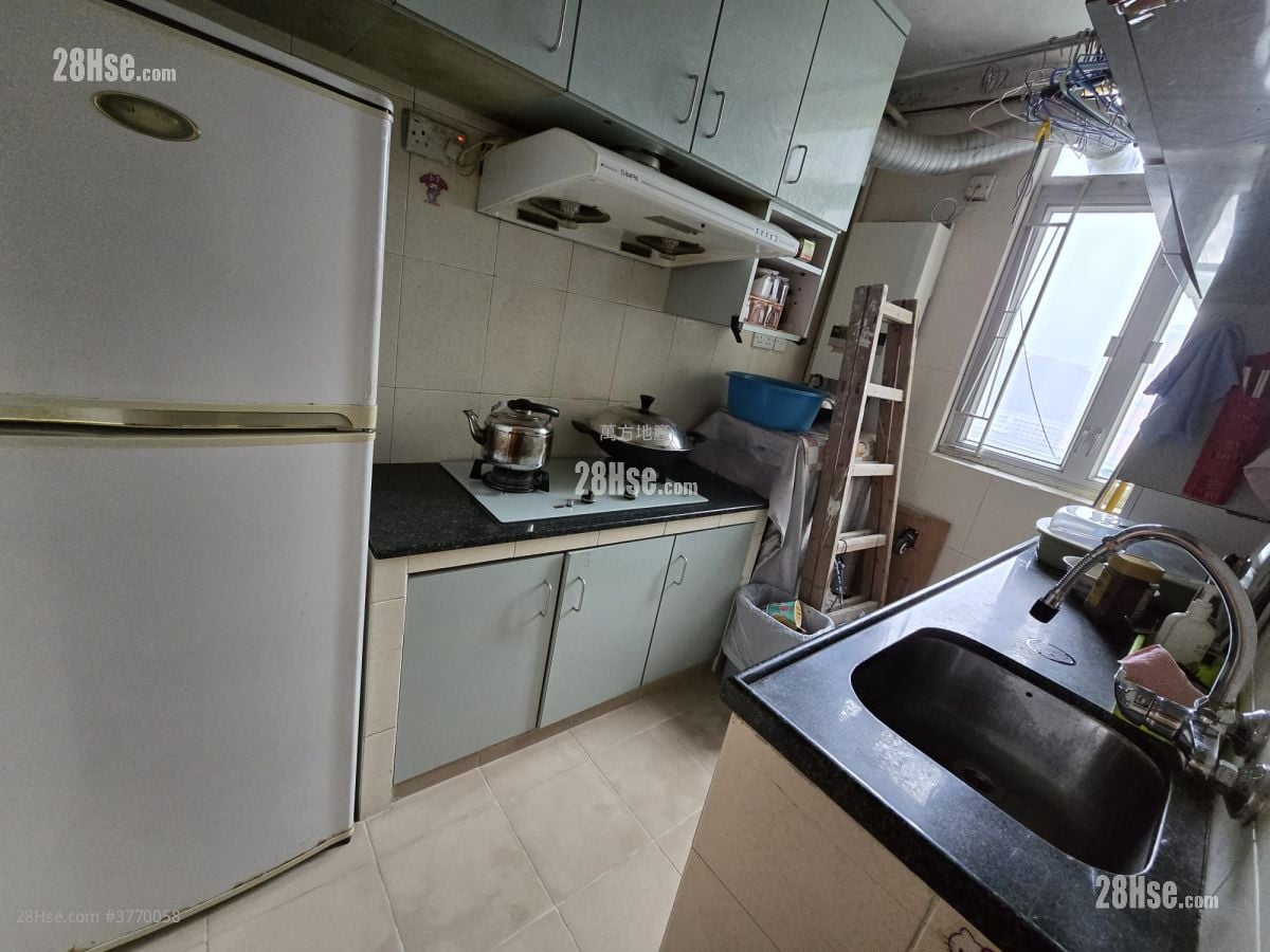 Kam Hay Court Sell 2 Bedrooms , 1 Bathroom 401 ft²