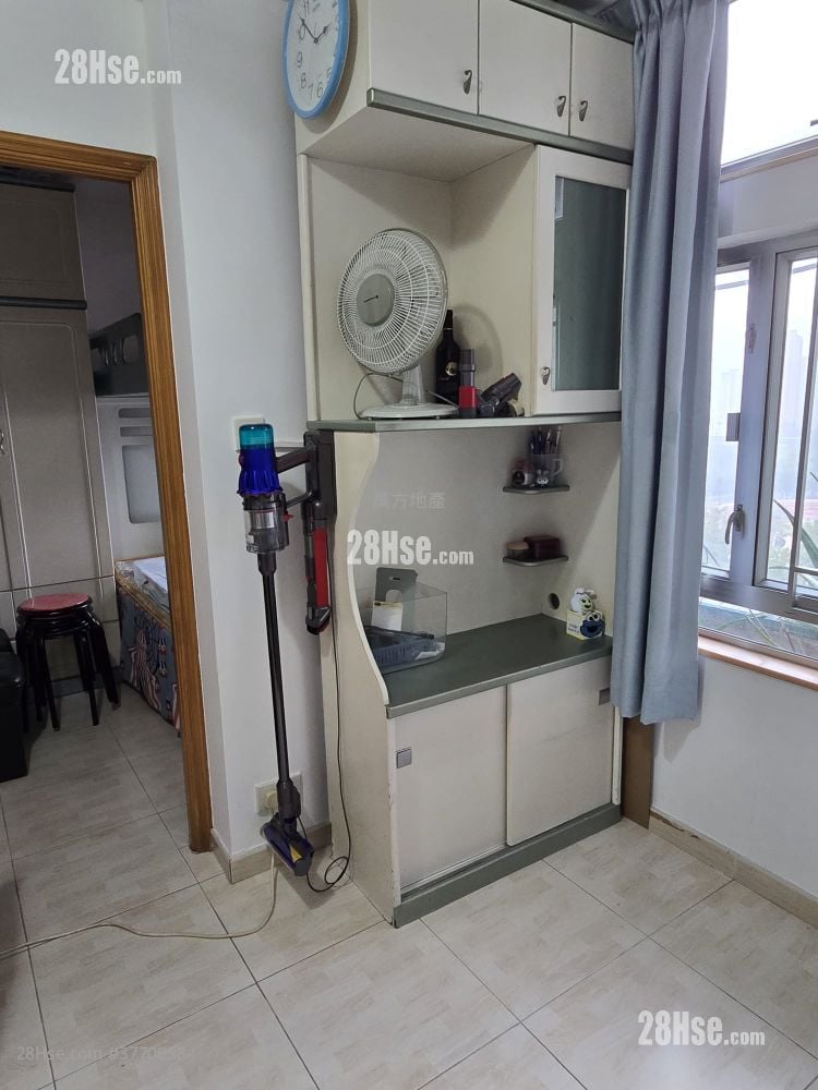 Kam Hay Court Sell 2 Bedrooms , 1 Bathroom 401 ft²