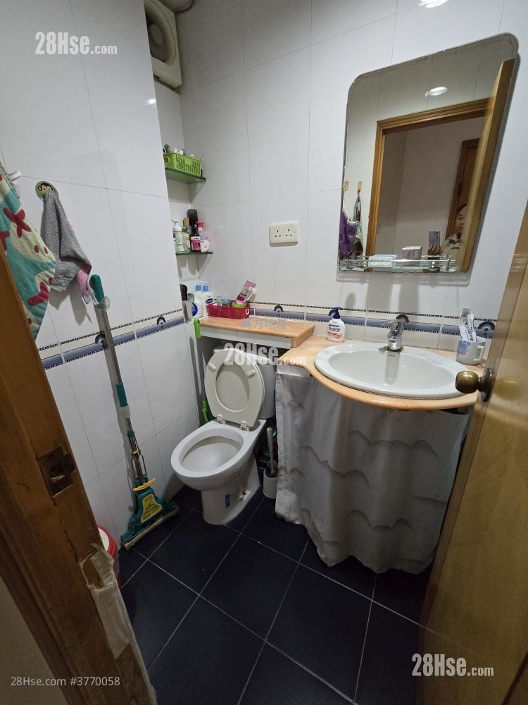 Kam Hay Court Sell 2 Bedrooms , 1 Bathroom 401 ft²