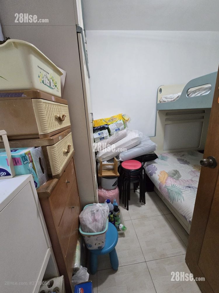 Kam Hay Court Sell 2 Bedrooms , 1 Bathroom 401 ft²