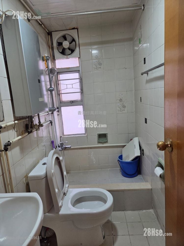 Kong Kai Building Sell 2 Bedrooms 355 ft²