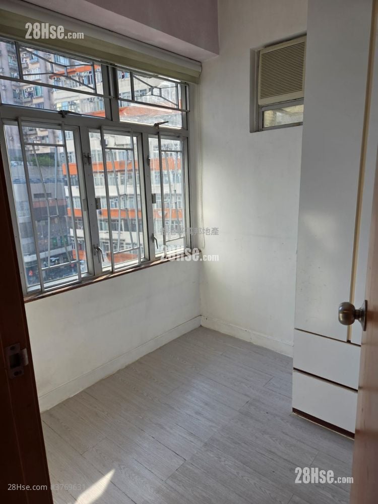 Kong Kai Building Sell 2 Bedrooms 355 ft²