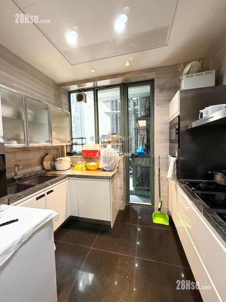 尚御 售盘 4 房 , 3 浴室 1,593 平方尺