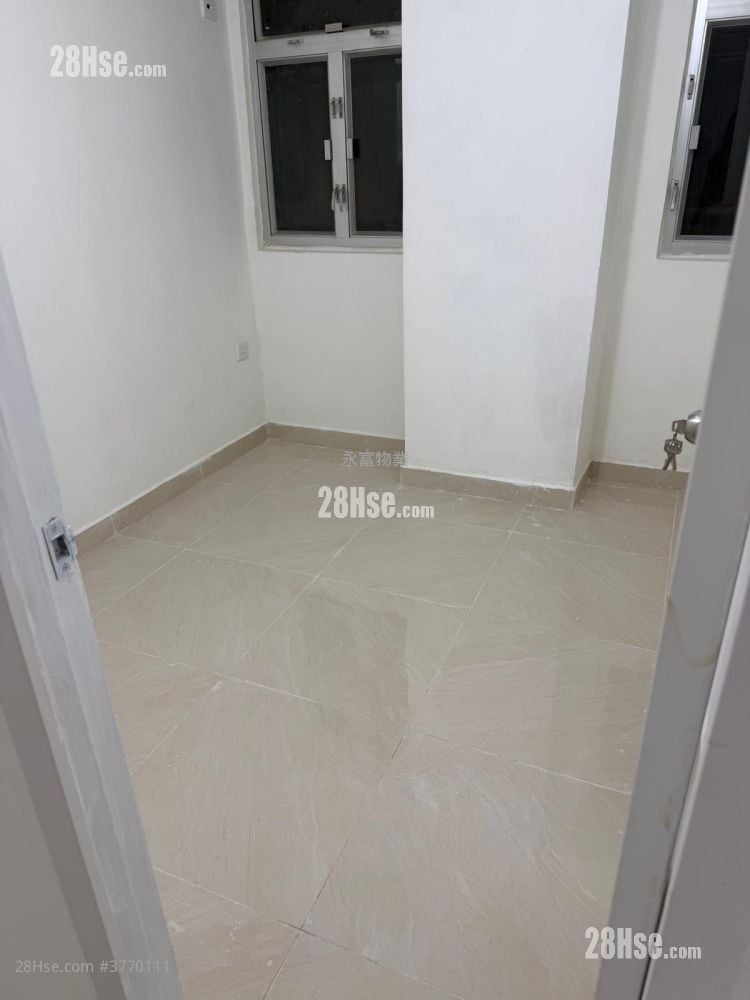 丽湾大厦 租盘 3 房 440 平方尺