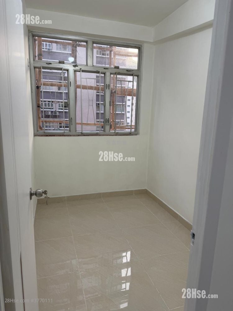 丽湾大厦 租盘 3 房 440 平方尺