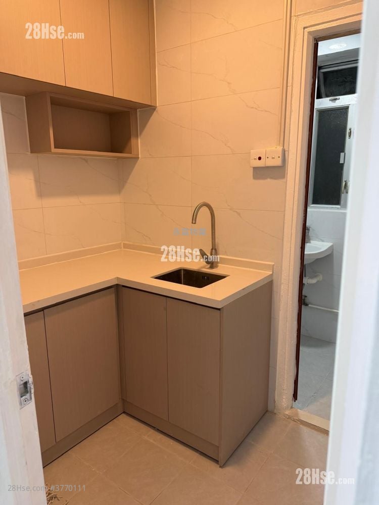 丽湾大厦 租盘 3 房 440 平方尺