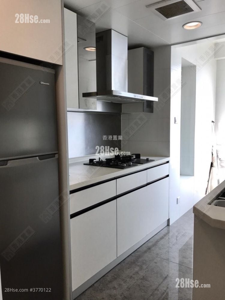 One West Kowloon Sell 4 Bedrooms 970 ft²